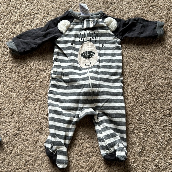 3 newborn footies - Picture 2 of 5